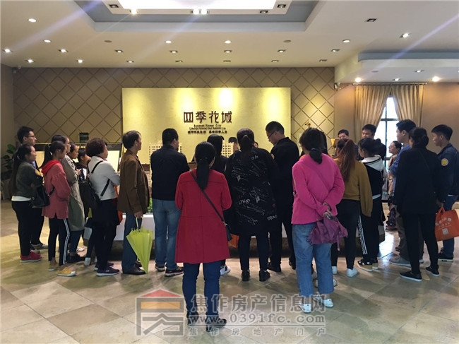 10月3日小虎看房團(tuán)走進(jìn)四季花城