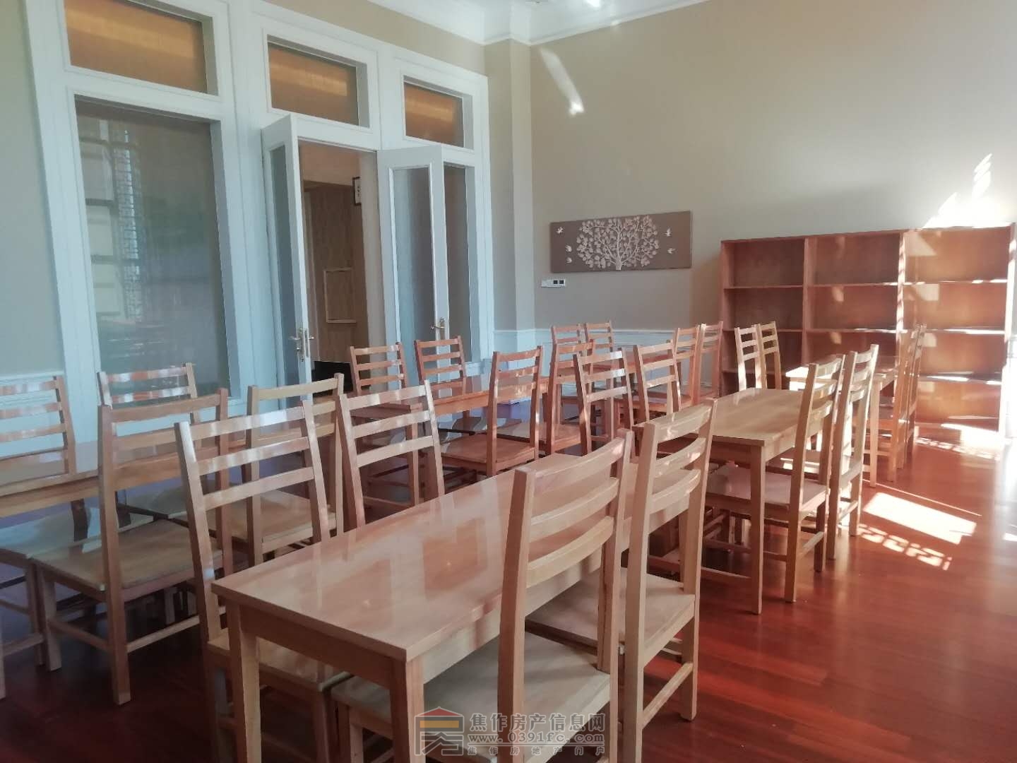 恒大悅龍臺(tái)以木造景，師法自然，　精筑約78000㎡新中式園林，恒大悅龍臺(tái)悅賢會(huì)所，奢華兼?zhèn)?，多功能分區(qū)，恒溫泳池、健身房、舞蹈室、繪畫室、兒童樂園…多種娛樂、休閑的場(chǎng)所均為業(yè)主提供貼心服務(wù)，恒大悅龍臺(tái)商業(yè)步行街，齊聚餐飲、娛樂、休閑、住宅為一體，展現(xiàn)繁華時(shí)代，在家即刻演繹浪漫風(fēng)情，約9000㎡恒大影城讓完美生活“視”不可擋！組團(tuán)電話：400-0391-661轉(zhuǎn)8333