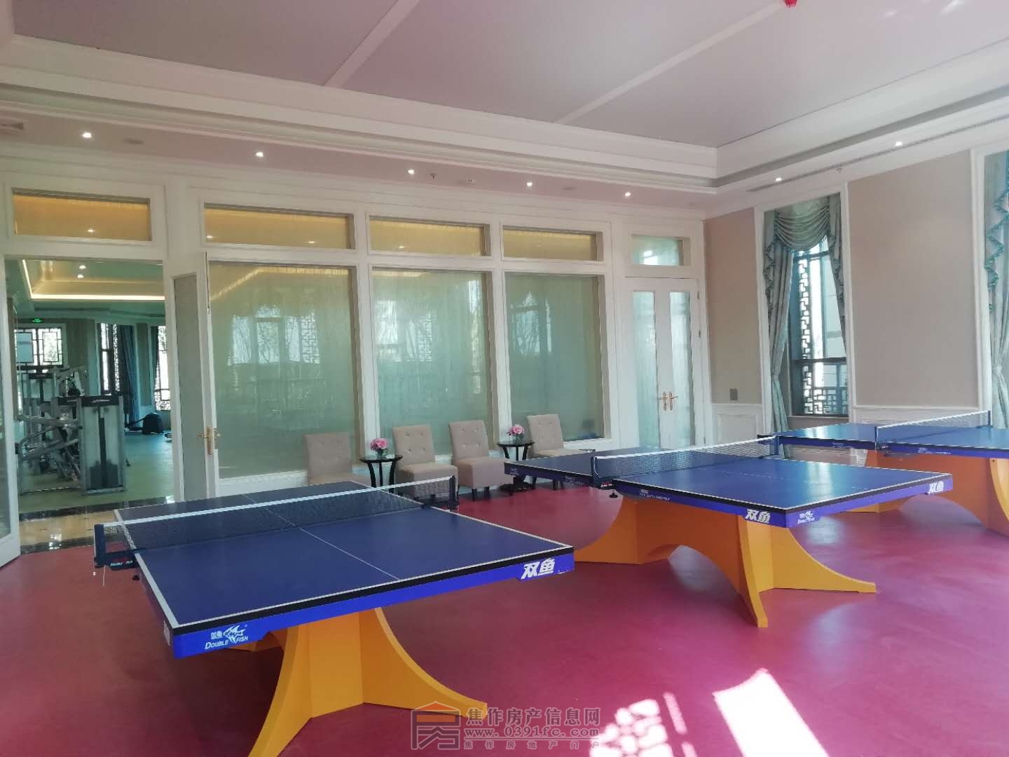 恒大悅龍臺(tái)以木造景，師法自然，　精筑約78000㎡新中式園林，恒大悅龍臺(tái)悅賢會(huì)所，奢華兼?zhèn)洌喙δ芊謪^(qū)，恒溫泳池、健身房、舞蹈室、繪畫室、兒童樂園…多種娛樂、休閑的場(chǎng)所均為業(yè)主提供貼心服務(wù)，恒大悅龍臺(tái)商業(yè)步行街，齊聚餐飲、娛樂、休閑、住宅為一體，展現(xiàn)繁華時(shí)代，在家即刻演繹浪漫風(fēng)情，約9000㎡恒大影城讓完美生活“視”不可擋！組團(tuán)電話：400-0391-661轉(zhuǎn)8333