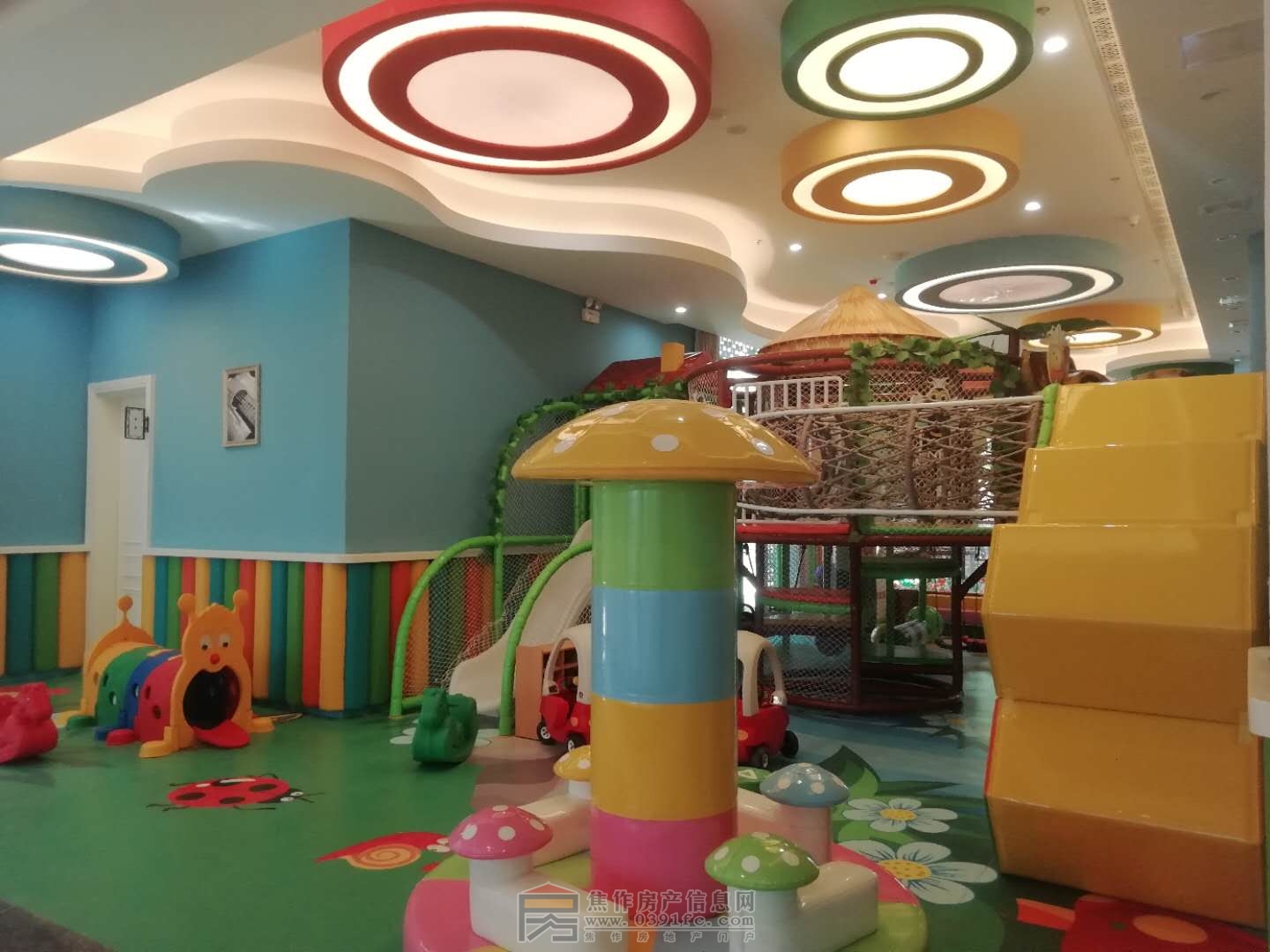 恒大悅龍臺(tái)以木造景，師法自然，　精筑約78000㎡新中式園林，恒大悅龍臺(tái)悅賢會(huì)所，奢華兼?zhèn)?，多功能分區(qū)，恒溫泳池、健身房、舞蹈室、繪畫室、兒童樂園…多種娛樂、休閑的場(chǎng)所均為業(yè)主提供貼心服務(wù)，恒大悅龍臺(tái)商業(yè)步行街，齊聚餐飲、娛樂、休閑、住宅為一體，展現(xiàn)繁華時(shí)代，在家即刻演繹浪漫風(fēng)情，約9000㎡恒大影城讓完美生活“視”不可擋！組團(tuán)電話：400-0391-661轉(zhuǎn)8333