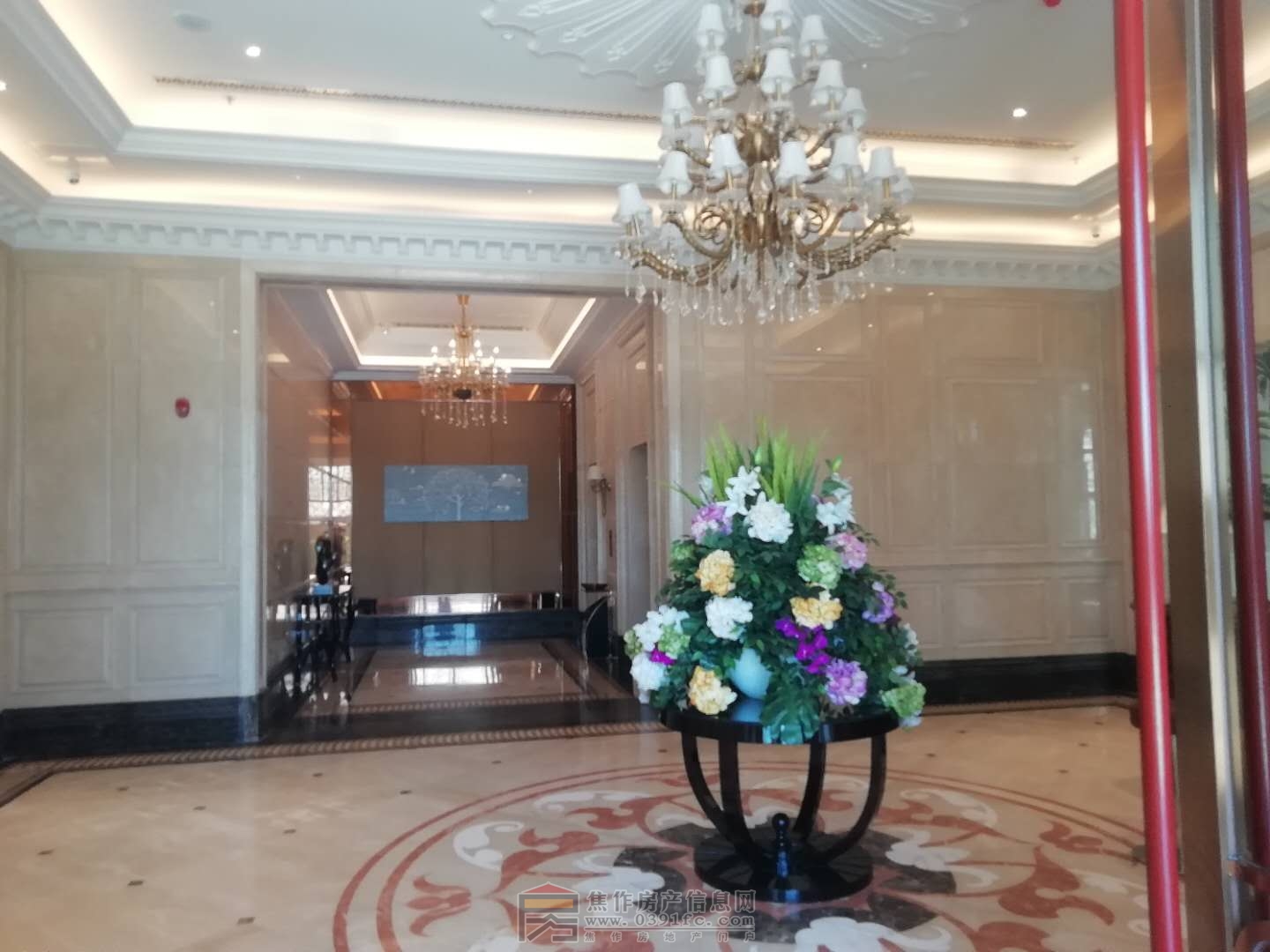 恒大悅龍臺(tái)以木造景，師法自然，　精筑約78000㎡新中式園林，恒大悅龍臺(tái)悅賢會(huì)所，奢華兼?zhèn)?，多功能分區(qū)，恒溫泳池、健身房、舞蹈室、繪畫室、兒童樂園…多種娛樂、休閑的場(chǎng)所均為業(yè)主提供貼心服務(wù)，恒大悅龍臺(tái)商業(yè)步行街，齊聚餐飲、娛樂、休閑、住宅為一體，展現(xiàn)繁華時(shí)代，在家即刻演繹浪漫風(fēng)情，約9000㎡恒大影城讓完美生活“視”不可擋！組團(tuán)電話：400-0391-661轉(zhuǎn)8333